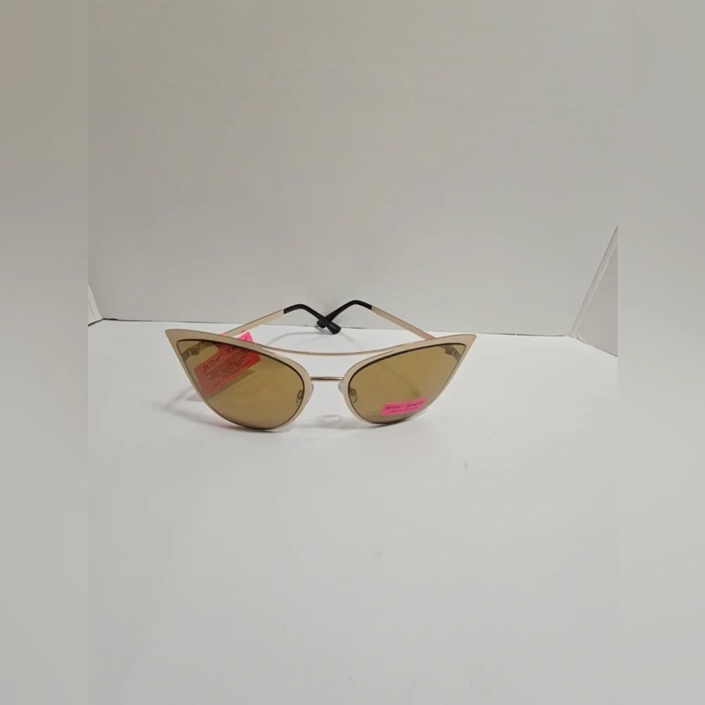 NWT Betsey Johnson Gold Cat Eye Sunglasses – Metal Frames with Pink Heart